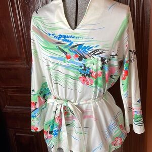 70’s Vintage Ladies Belted Tunic White Floral Long Sleeve Top